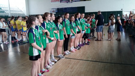 FHT Košice - mladšie žiačky, dekorovanie víťazov v Prešove